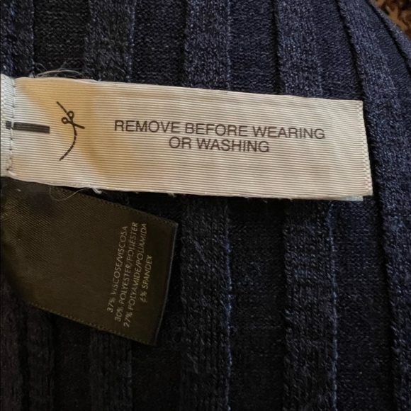 WOMEN’S Ann Taylor ribbed, short sleeved, knit dress. Great look for the office - Picture 6 of 6